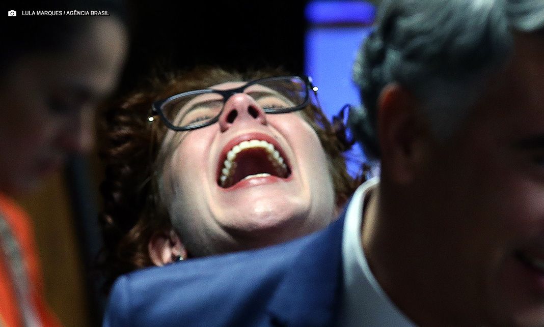 Alexandre de Moraes converte prisão de Carla Zambelli de preventiva para definitiva