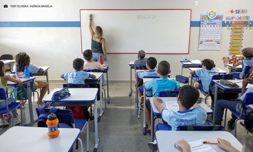 GDF valoriza magistério com reajustes salariais, benefícios e novas nomeações