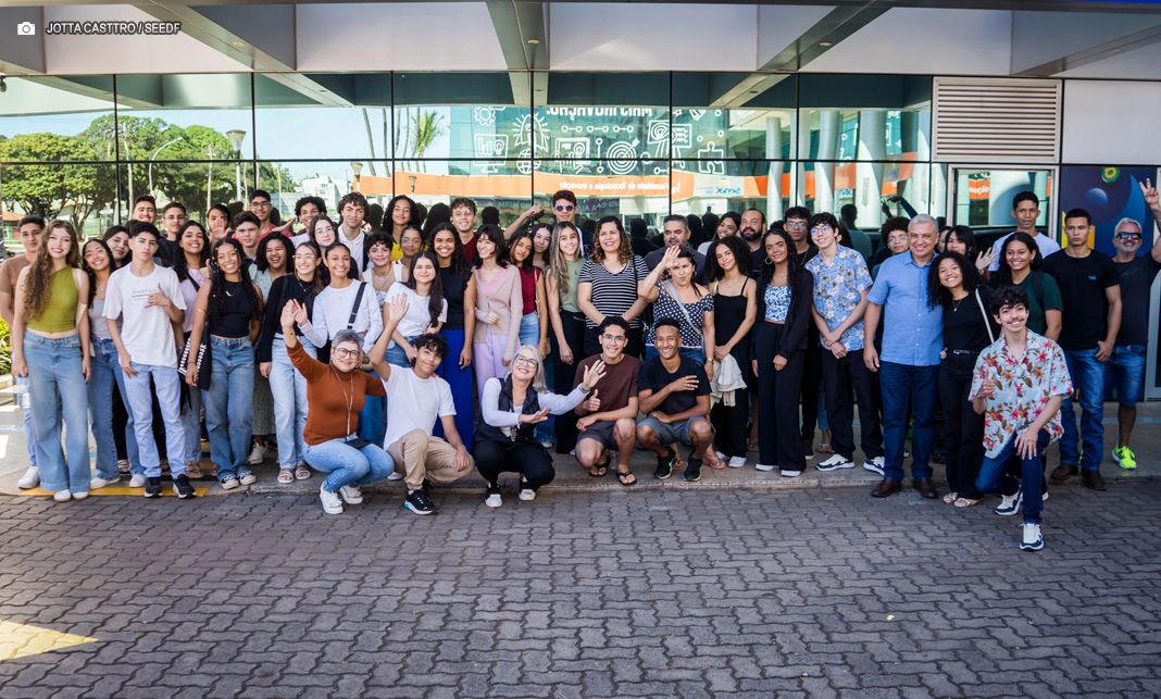 Cerca de 300 estudantes fazem avaliação de proficiência em língua inglesa para o programa Pontes para o Mundo