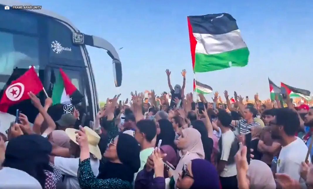 Milhares de ativistas marcham a Gaza para romper bloqueio de Israel