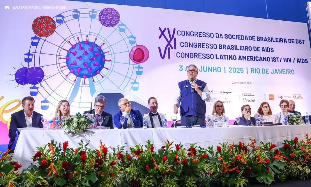 Brasil reduz transmissão do HIV vertical e pede certificado da Opas