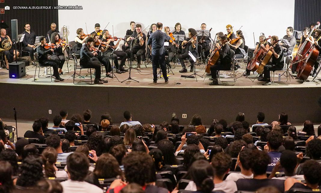 Orquestra Filarmônica apresenta repertório do PAS a alunos da rede pública do DF