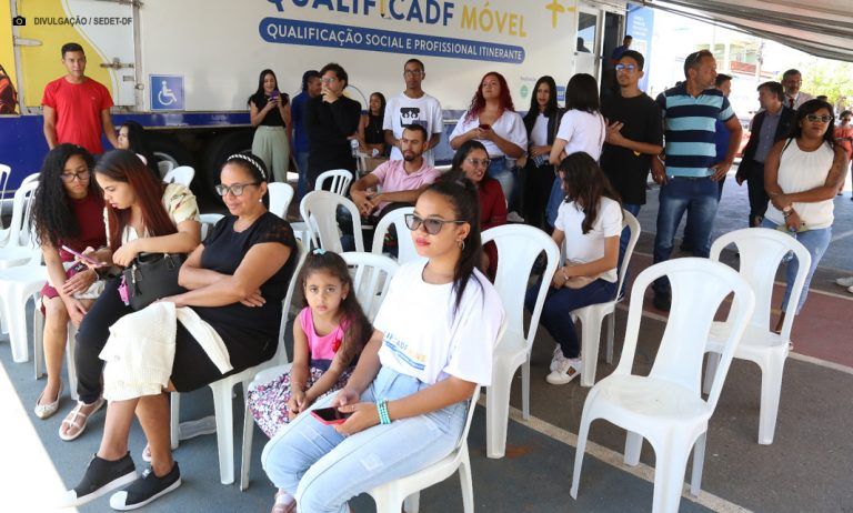 Programa QualificaDF Móvel oferece 1.012 vagas para diversos cursos de qualificação profissional