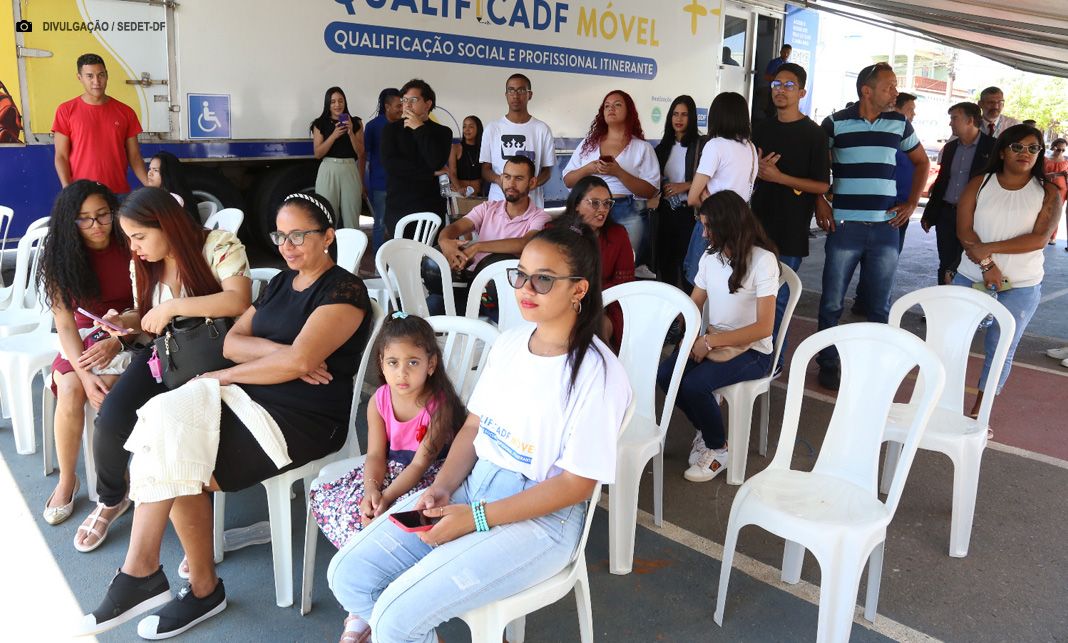 Programa QualificaDF Móvel oferece 1.012 vagas para diversos cursos de qualificação profissional