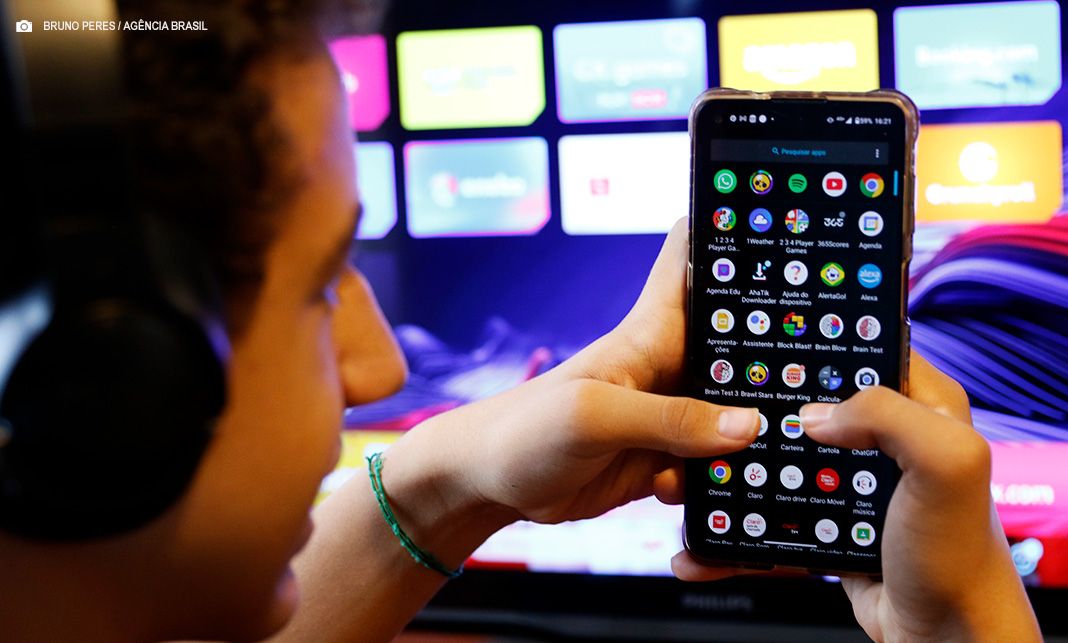 Maioria do STF vota a favor da responsabilização das redes sociais