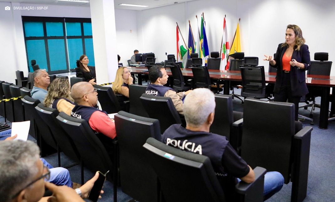 Curso de capacitação reforça atendimento humanizado a mulheres protegidas pelo Viva Flor