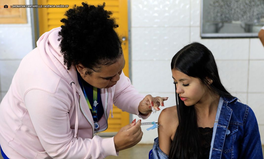 Jovens de 15 a 19 anos têm até sábado (14) para se vacinar contra HPV