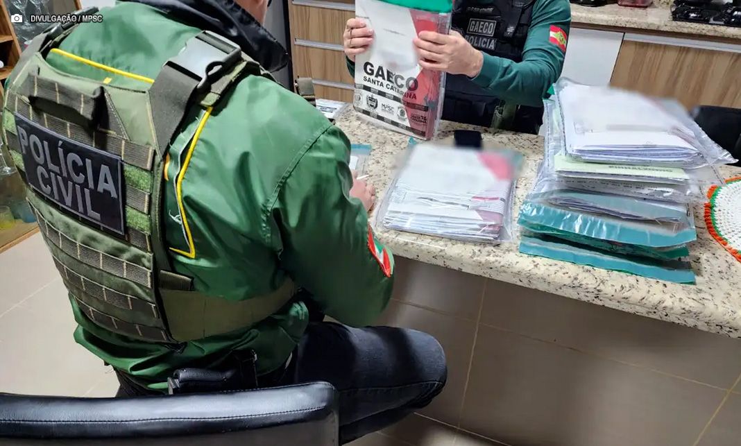 Seis advogados são presos por suspeita de lesar mais de mil idosos