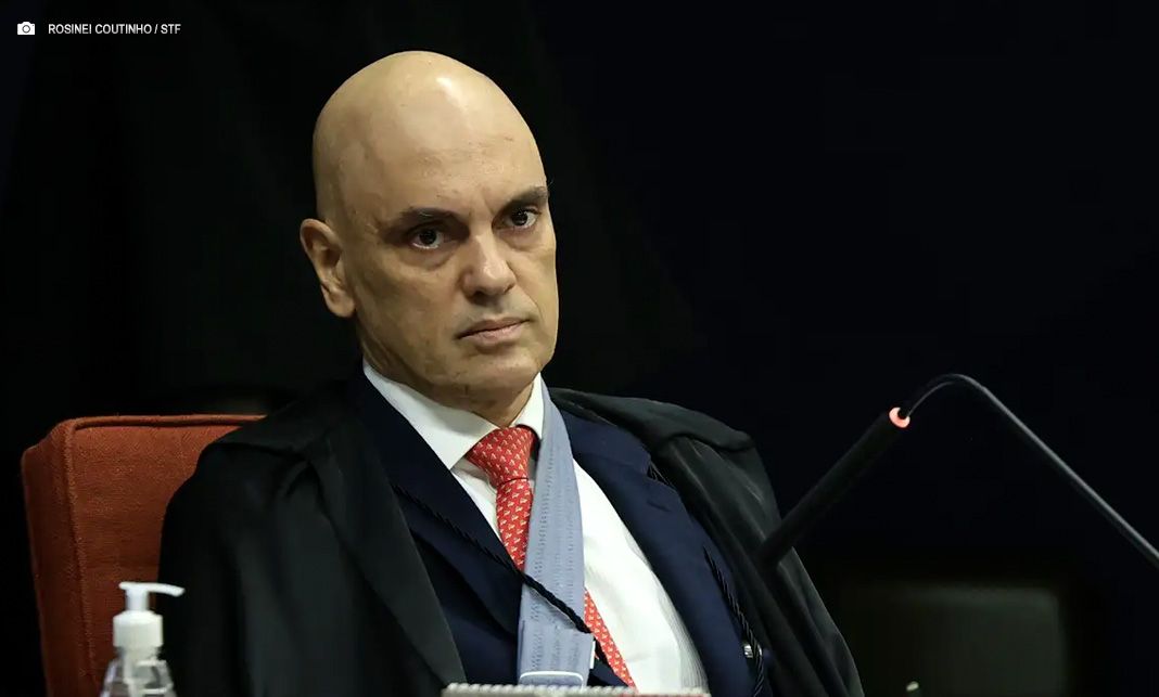 Moraes dá dez minutos para militar preso tirar farda e participar de oitiva com vestimenta civil