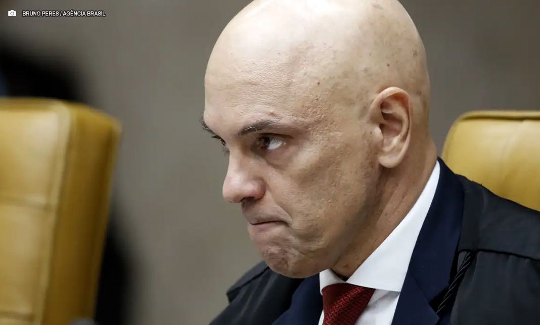 Eduardo aumenta ilícitos após tornozeleira em Bolsonaro, diz Moraes