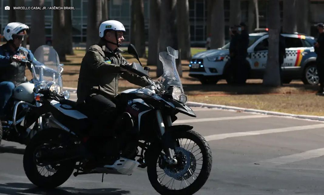 “Pintou um clima”: Bolsonaro é condenado por fala sobre venezuelanas