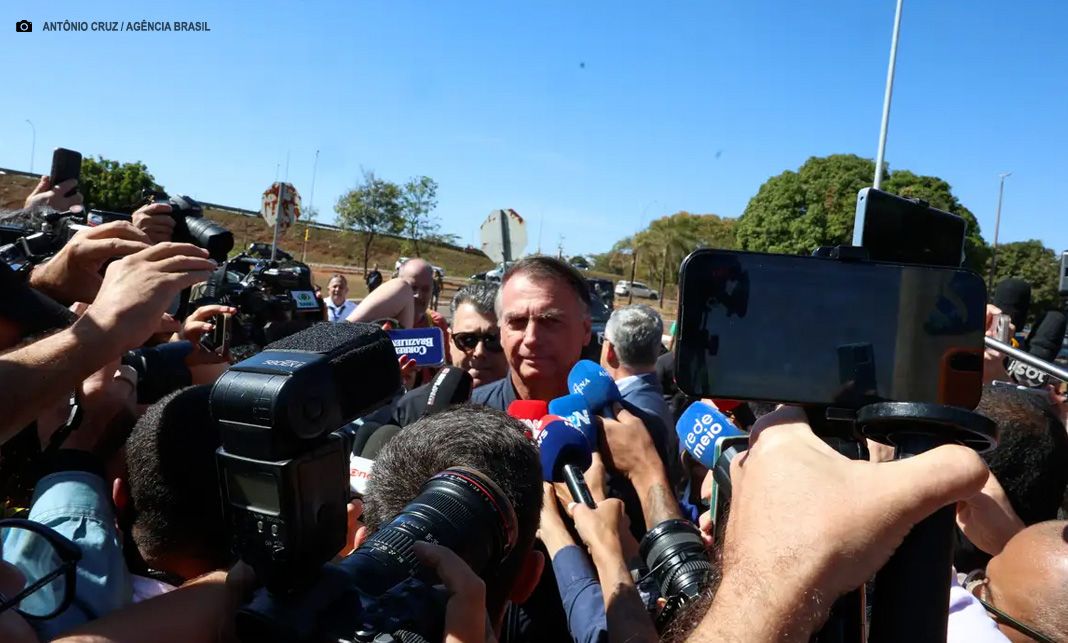 Bolsonaro nega ter descumprido proibição de uso de redes sociais