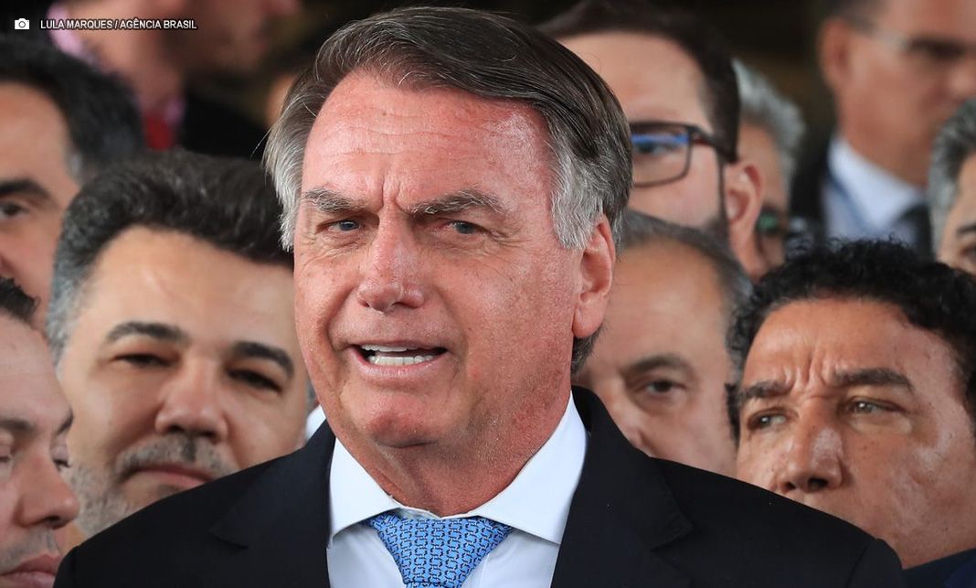 Moraes dá 24 horas para Bolsonaro explicar uso de redes sociais