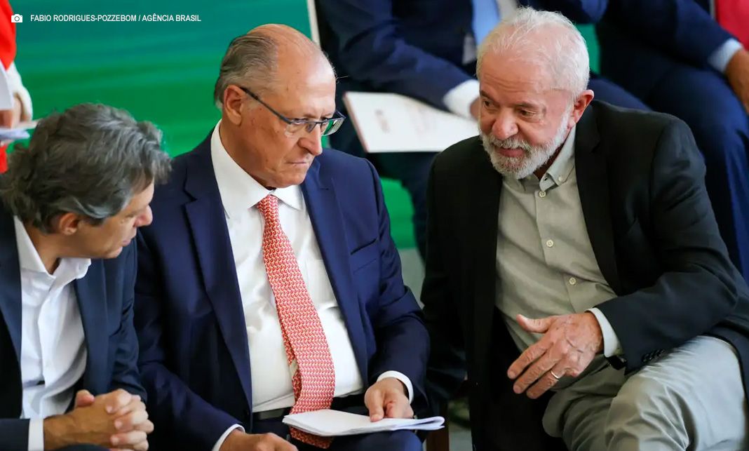 Governo vai trabalhar para reverter taxação dos EUA, diz Alckmin