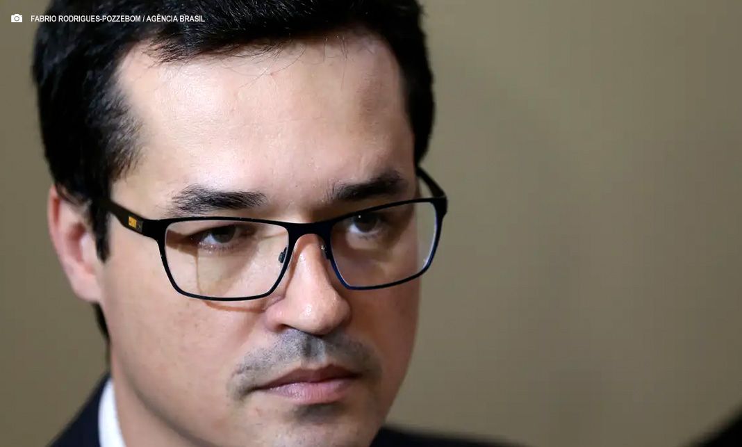 Justiça manda Deltan pagar R$ 135 mil a Lula por caso do PowerPoint