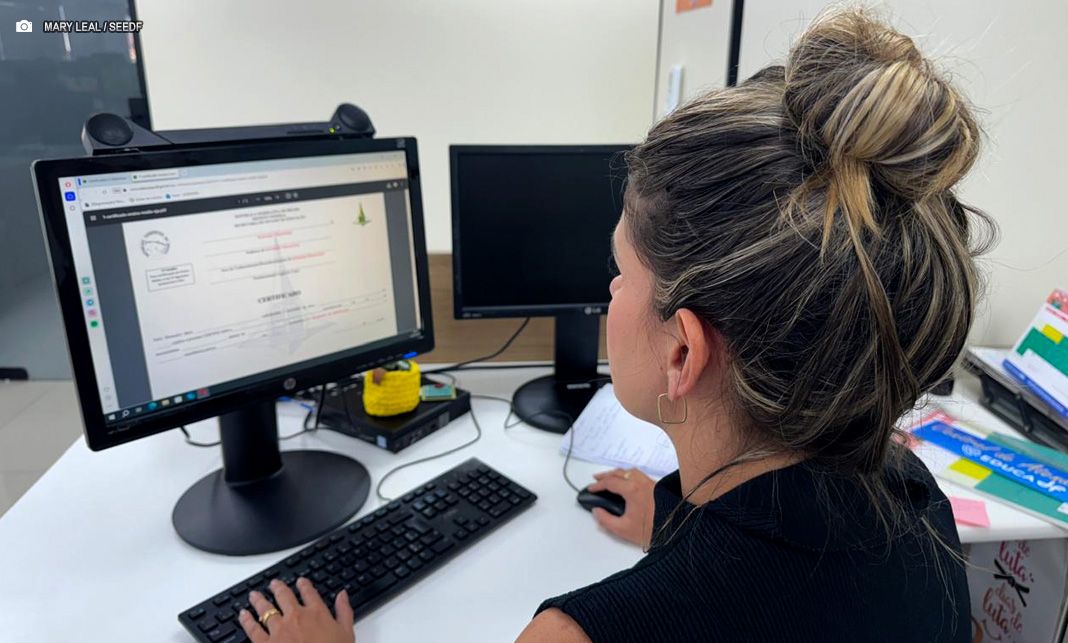 Emissão de diplomas e certificados de conclusão de curso é normatizada no DF