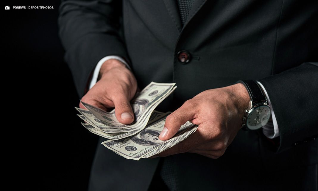 Bolsa bate recorde, e dólar cai para menor valor em mais de um ano