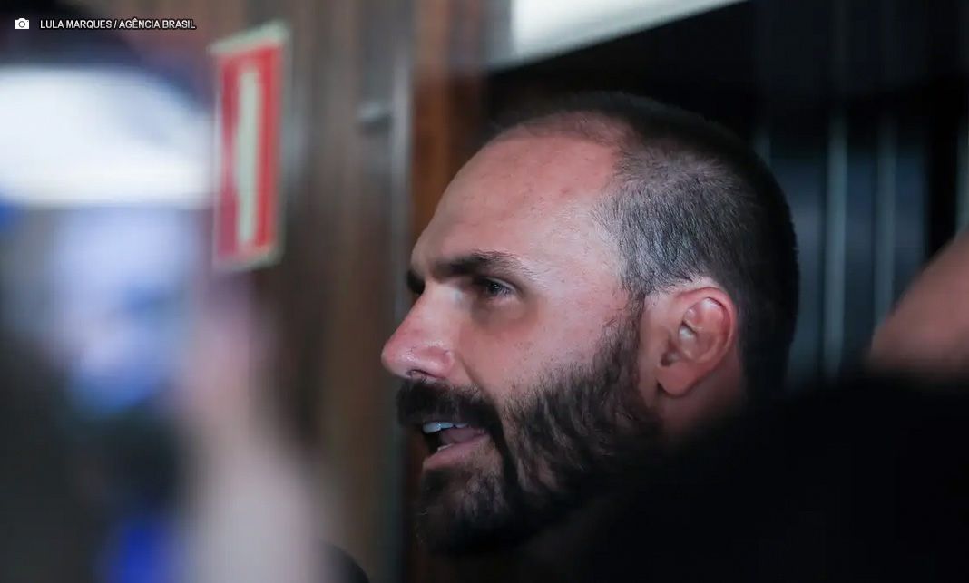 STF publica edital para notificar Eduardo Bolsonaro, deputado federal, residente em Texas nos EUA, sobre denúncia