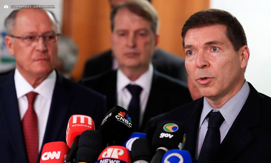 Taxação de 50%: Empresários esperam acordo antes de possível retaliação aos EUAA