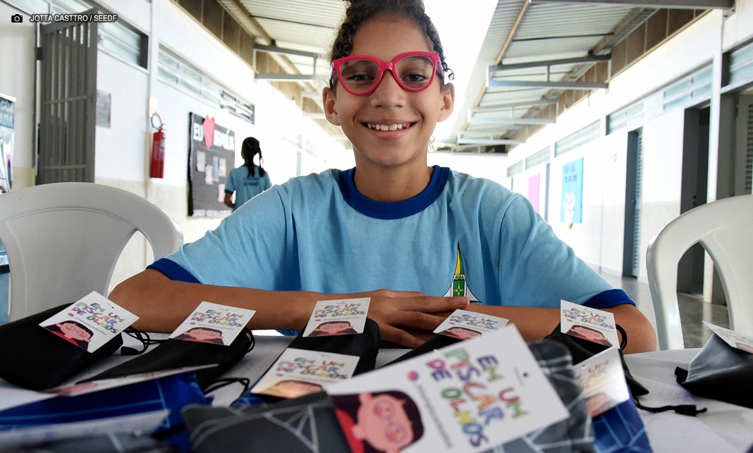 Mais de 15 mil alunos da rede pública receberam atendimento oftalmológico gratuito em um semestre