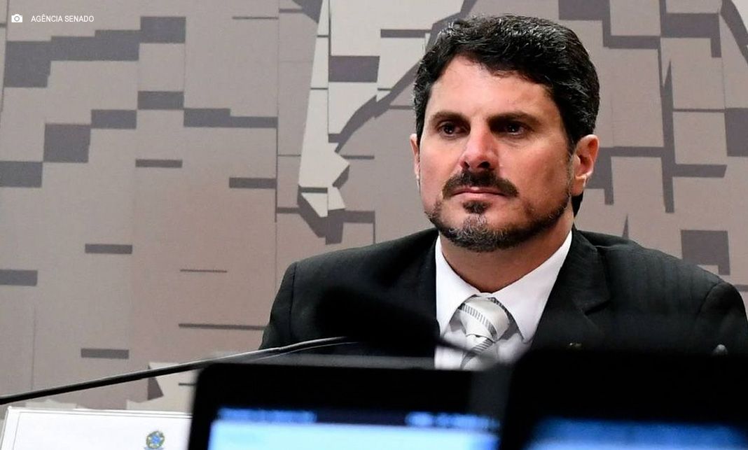 Moraes determina bloqueio de contas do senador Marcos do Val