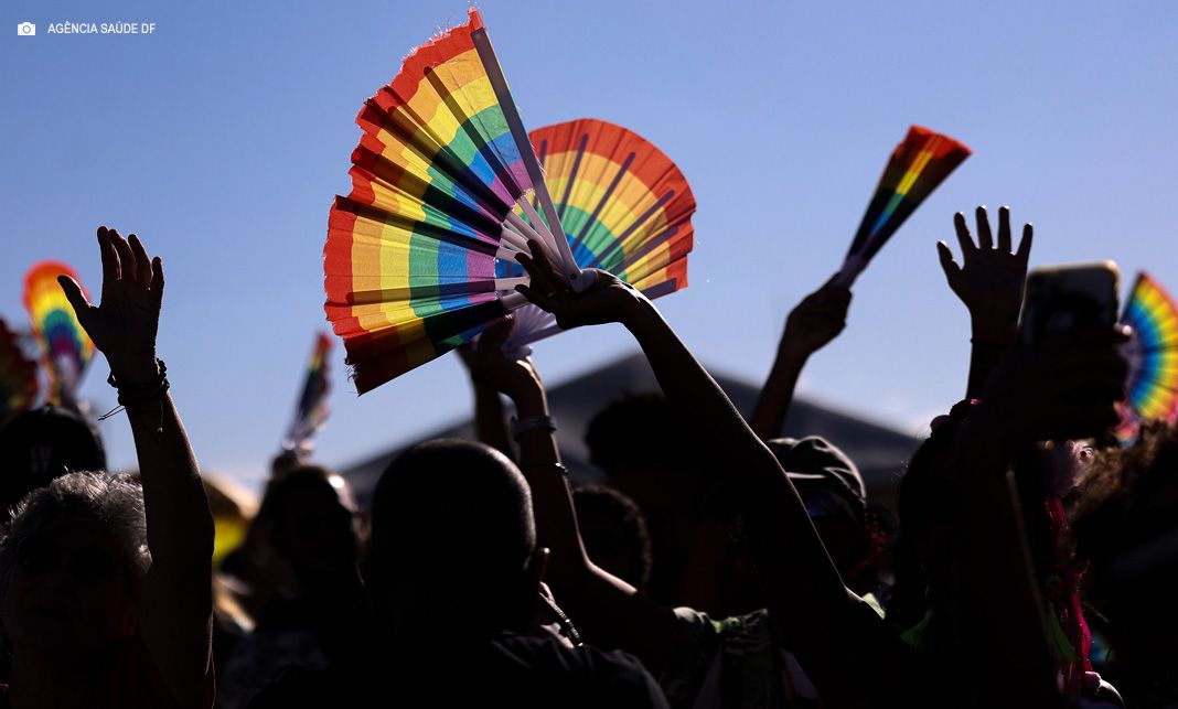 Saúde leva serviços e prevenção à Parada do Orgulho LGBTQIAPN+
