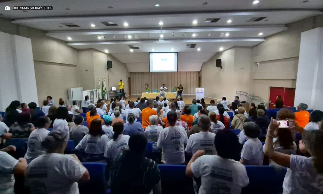 Mais de 150 idosos do Programa Viver 60+ participam de workshop sobre prevenção de quedas