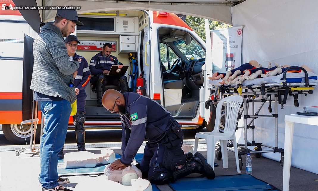 Pit Stop Educativo leva conscientização no trânsito para motociclistas no centro de Brasília
