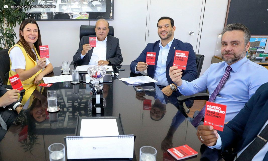 “Cartão Vermelho para o Racismo” ganha o Brasil em acordo GDF e CBF