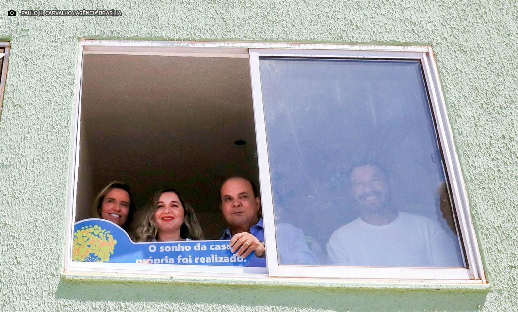 Ibaneis entrega mais 704 moradias no Itapoã Parque e anuncia duplicação de via na região