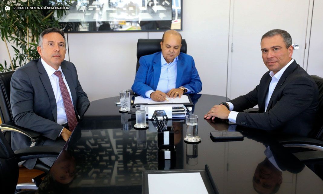 Ibaneis Rocha sanciona lei que autoriza BRB avançar na compra do Banco Master