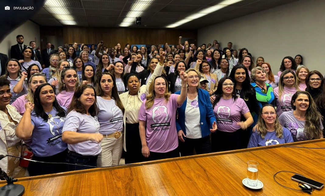 Mais de 300 mulheres policiais de todo o Brasil tomaram os corredores da Câmara dos Deputados