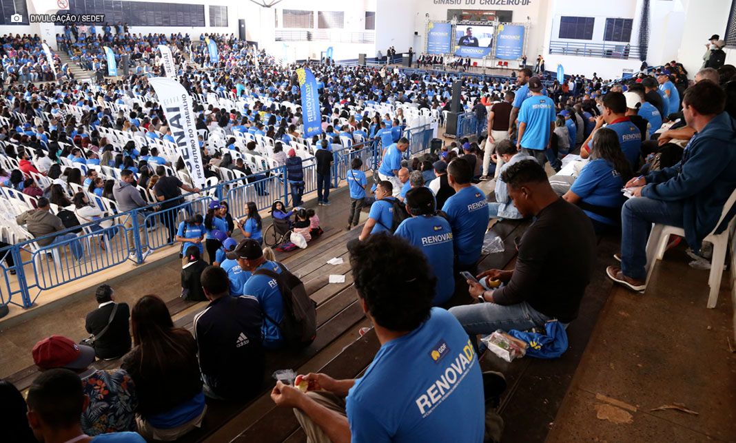 Governo do Distrito Federal certifica alunos RenovaDF