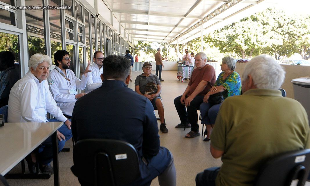 Grupo de apoio oferece conforto e esperança a homens em tratamento oncológico no HRT
