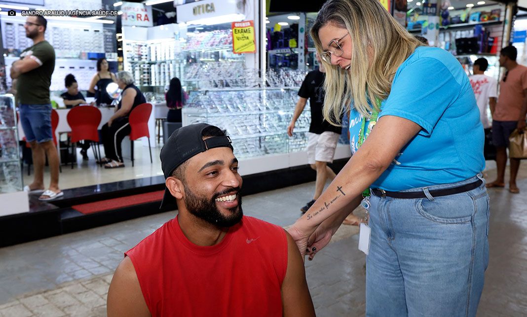 Vacinação na feira dos importados aplica mais de 1.300 doses