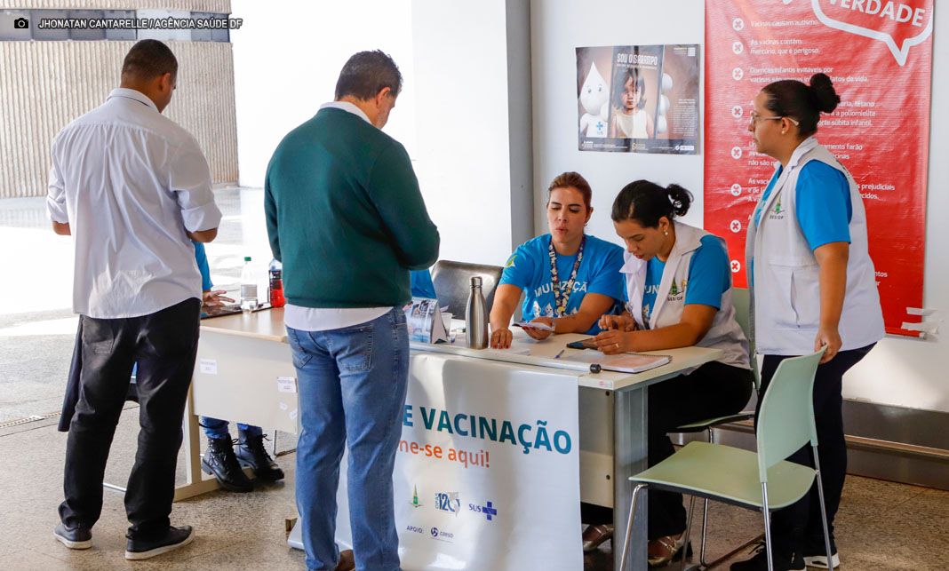 Secretaria de Saúde em parceria com Aeroporto de Brasília leva vacinação a passageiros e funcionários