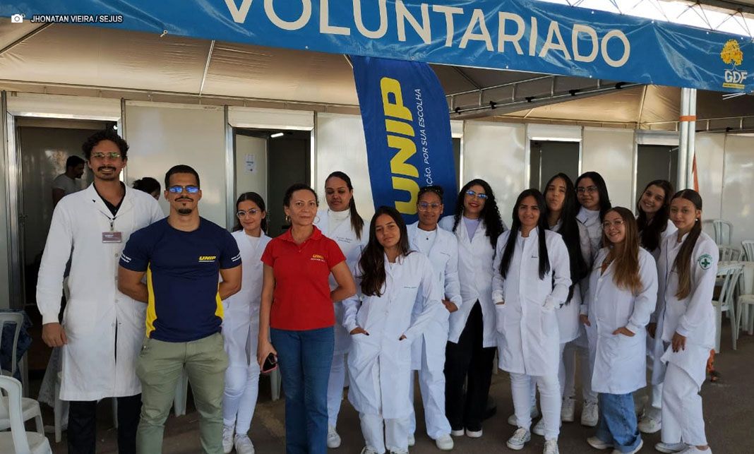 Sejus celebra o Dia do Voluntariado com ‘varal solidário’ na Rodoviária do Plano Piloto