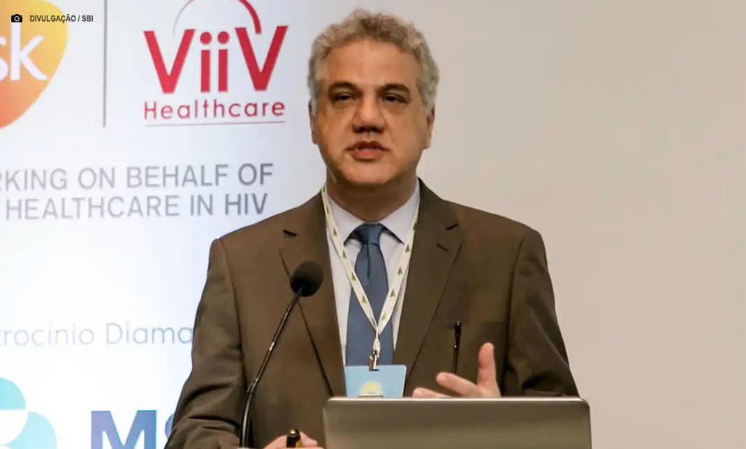 Covid-19 não desapareceu e casos aumentam no Brasil, alerta infectologista