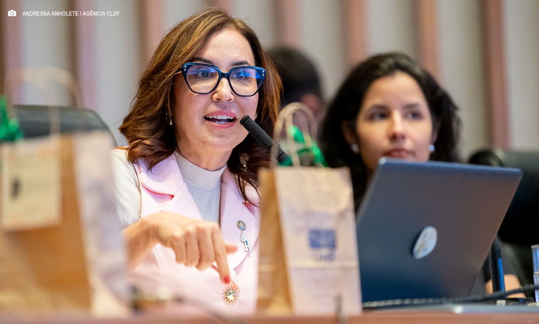 CLDF celebra meio século do curso de enfermagem da UnB