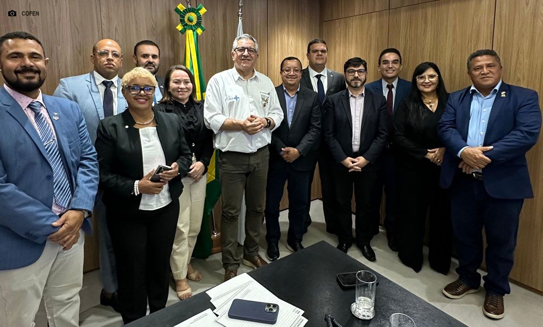 Cofen e bancada da enfermagem buscam apoio de Padilha para pauta da categoria