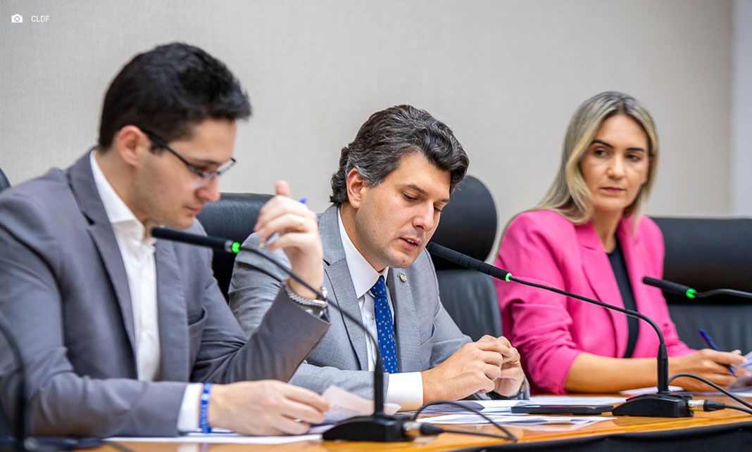 Projeto que cria teste de escoliose em escolas do DF avança na CLDF