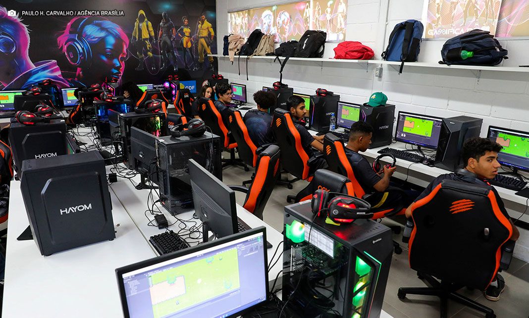 Gamifica leva cursos de criação de jogos a escolas públicas do Distrito Federal