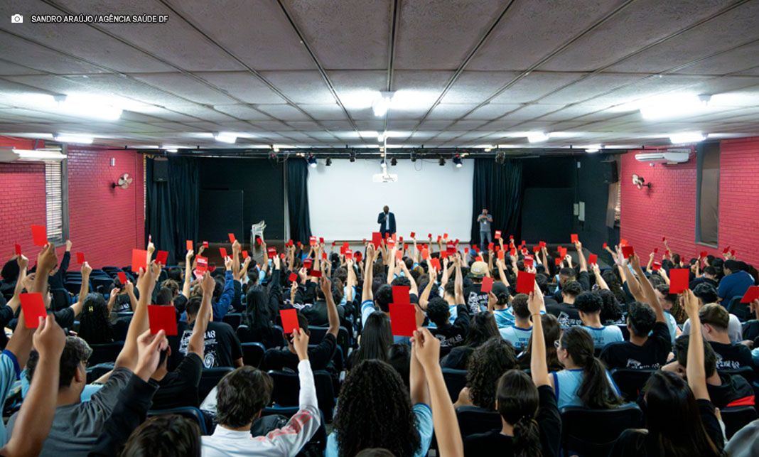 Mais de 500 estudantes participam de palestra sobre letramento racial no Gama