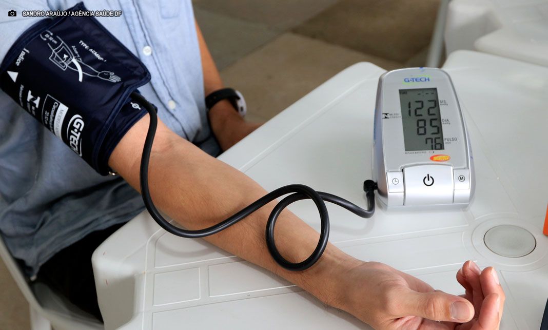 Pressão 12 por 8 agora é pré-hipertensão, mas foco é na prevenção, orienta SES-DF