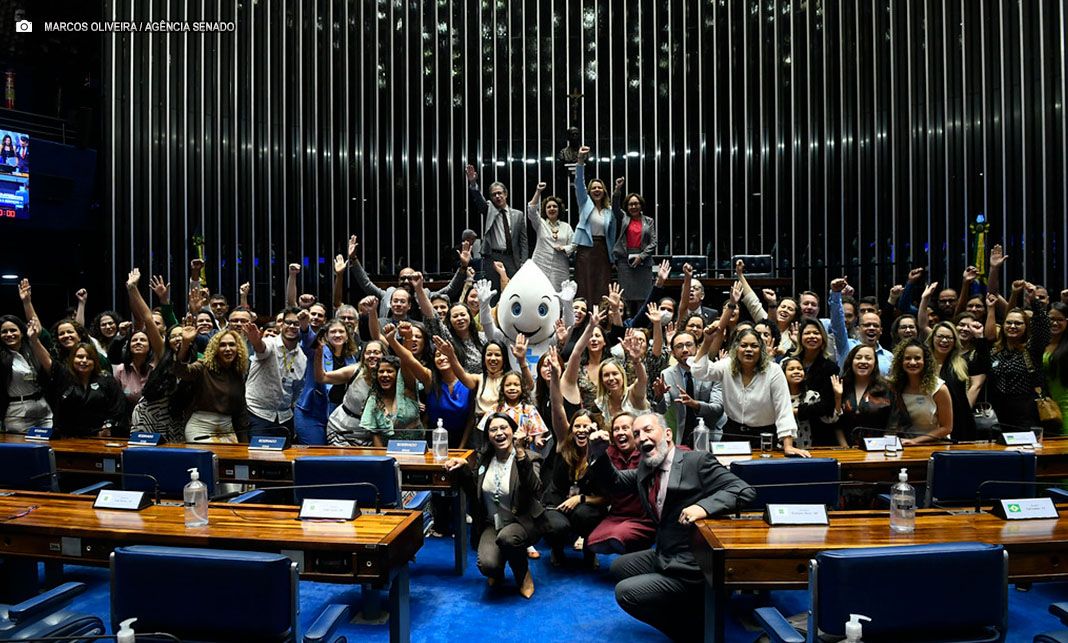 Congresso Nacional celebra 53 anos do HUB e 35 anos do SUS em sessão solene