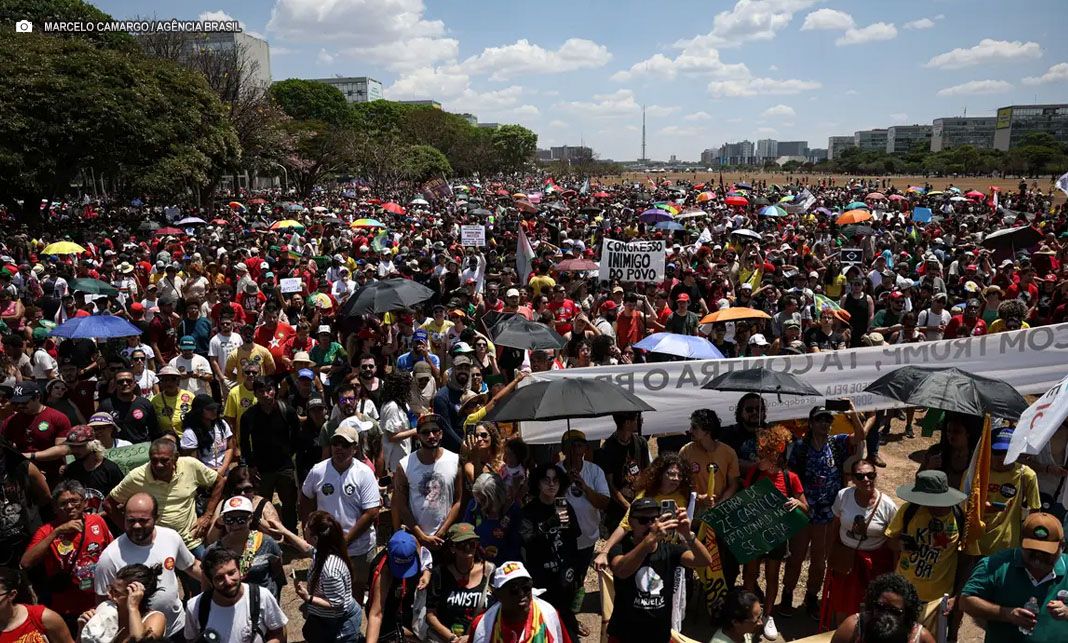 Ato contra anistia e ‘PEC da Blindagem’ leva milhares às ruas no Distrito Federal