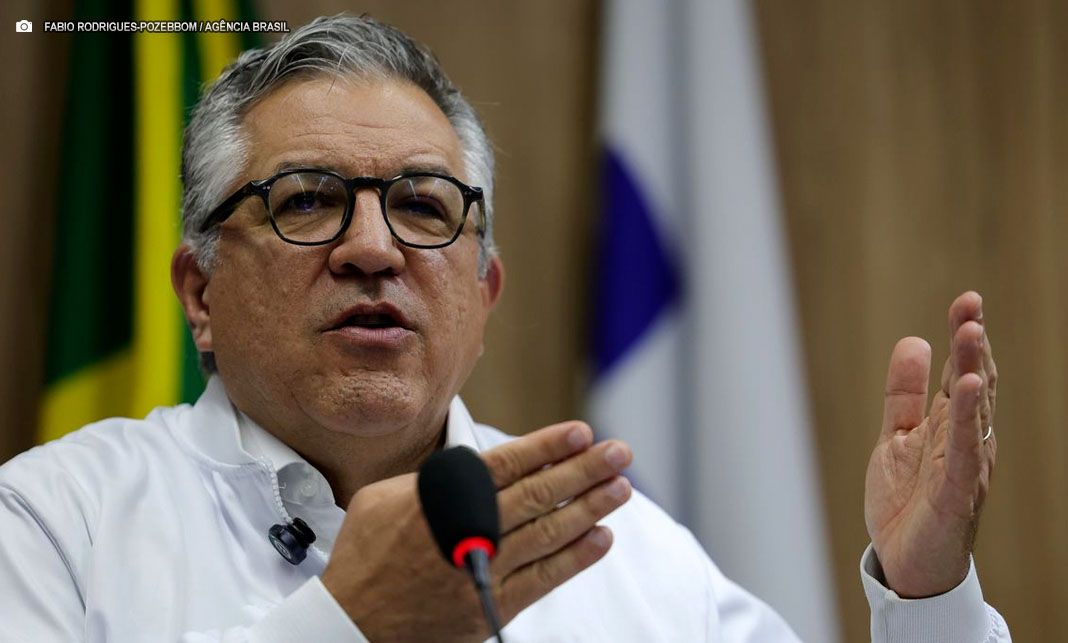 “Não vamos negar aos nossos filhos o direito à vacina”, diz Padilha