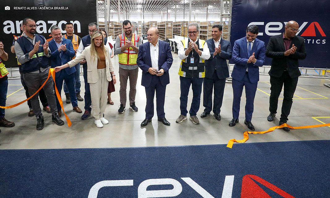 Ibaneis inaugura centro de distribuição da Amazon no DF com 1.400 empregos