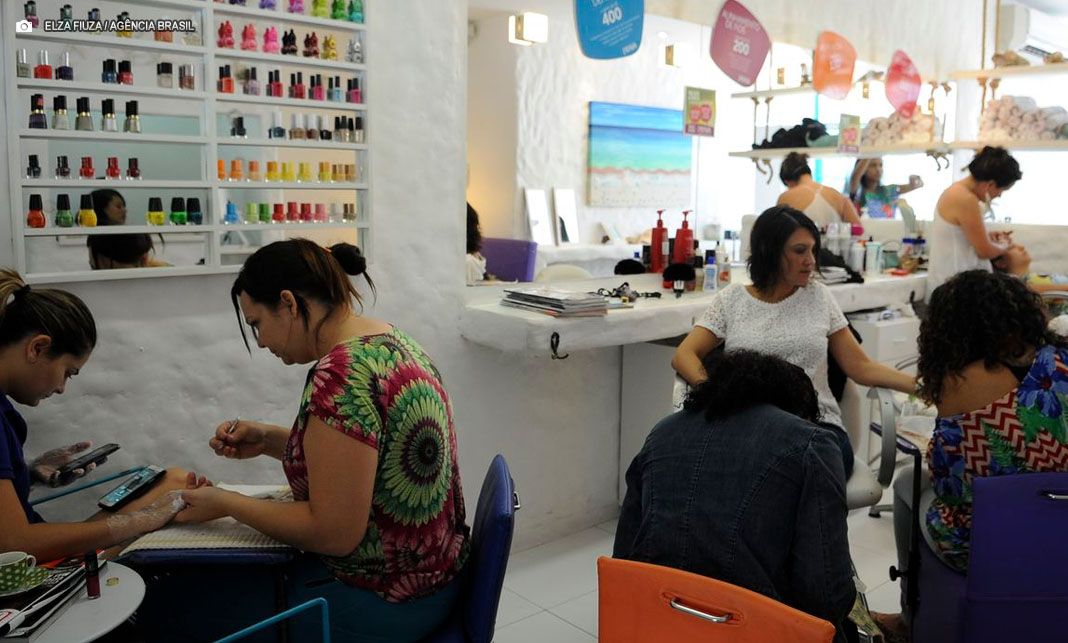 Anvisa proíbe duas substâncias utilizadas em unhas em gel