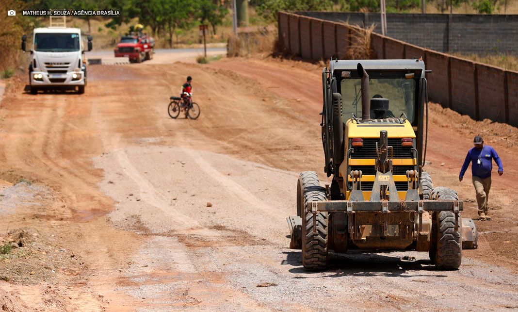 GDF avança na pavimentação da DF-250 e beneficia 300 alunos no Paranoá